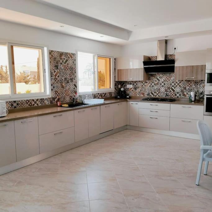 Vill La Reine Jerba Avec Piscine Villa El Guecheine Luaran gambar