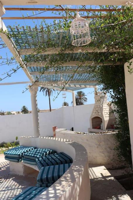 Vill La Reine Jerba Avec Piscine Villa El Guecheine Luaran gambar